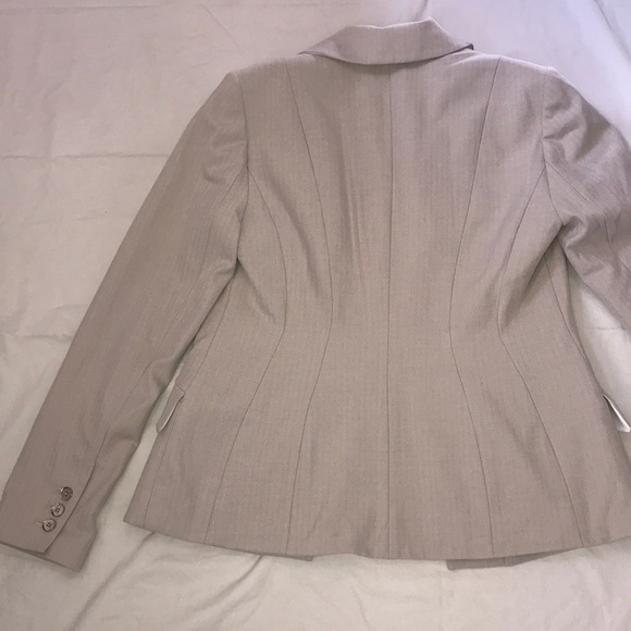 Blazer - Picture 4 of 4